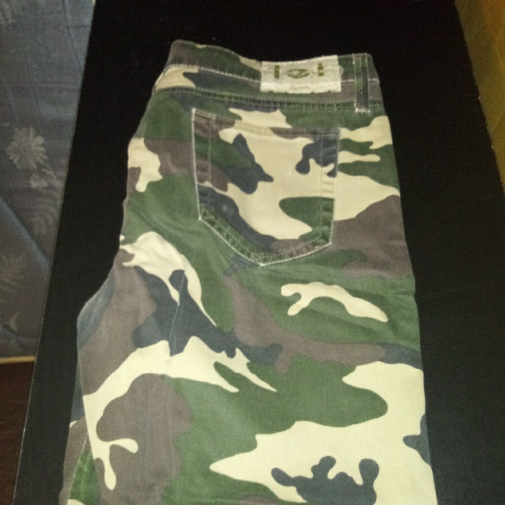 L.e.i. camo jeans